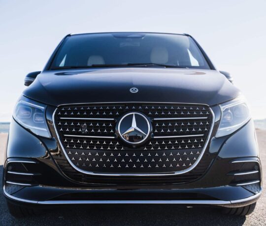 Wine, perfume and art: a chauffeured day from Cannes | Kingdom Limousines