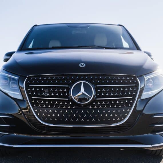Wine, perfume and art: a chauffeured day from Cannes | Kingdom Limousines