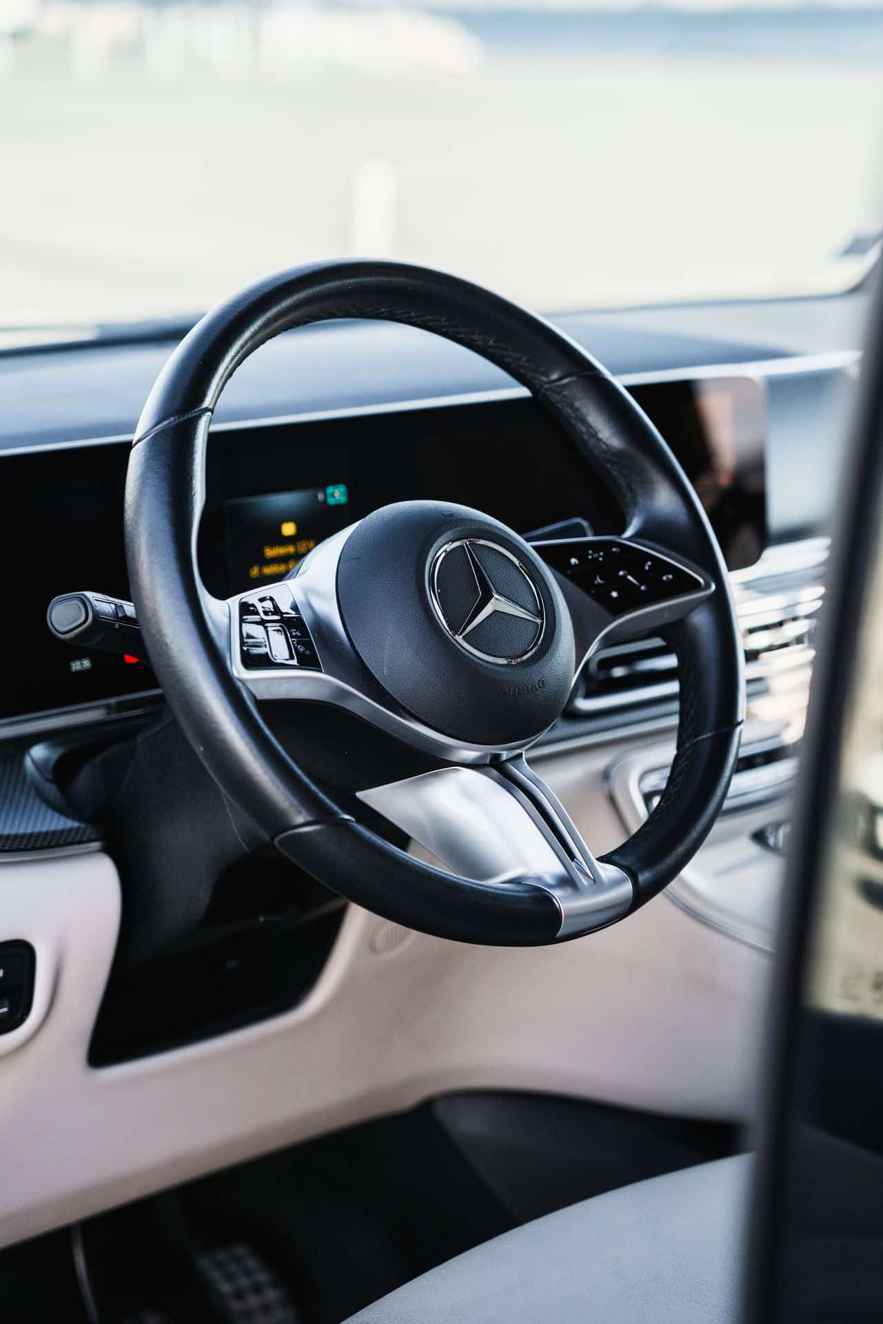 Mercedes V Class | Chauffeur Côte d'Azur | Kingdom Limousines