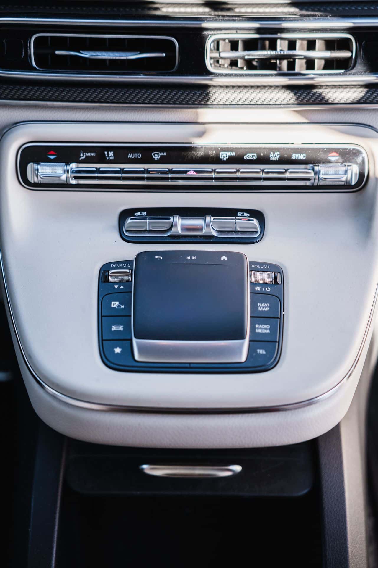 Mercedes V Class | Chauffeur Côte d'Azur | Kingdom Limousines