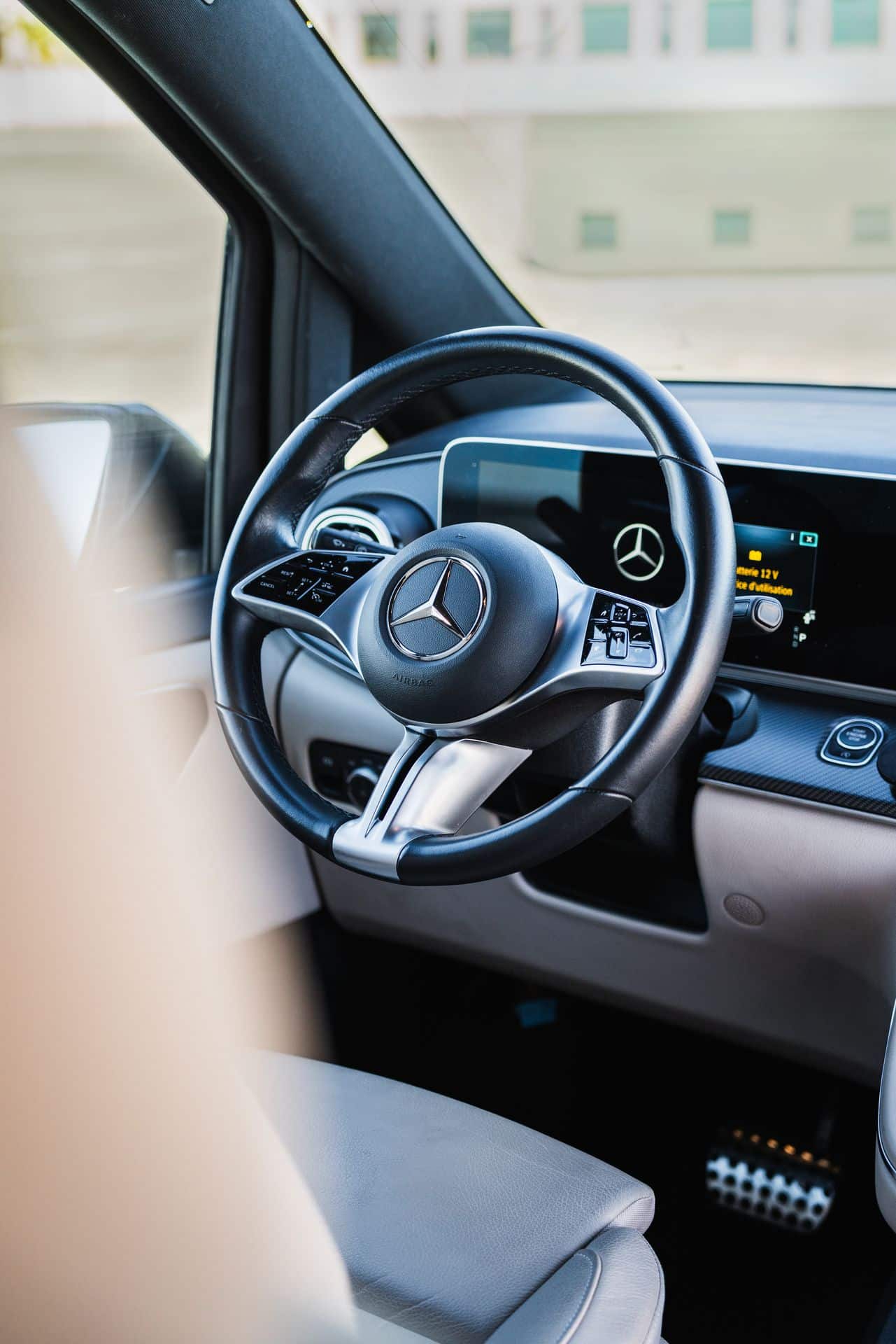 Mercedes V Class | Chauffeur Côte d'Azur | Kingdom Limousines