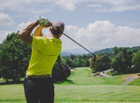 decouvrir les plus beaux golfs de la cote dazur |