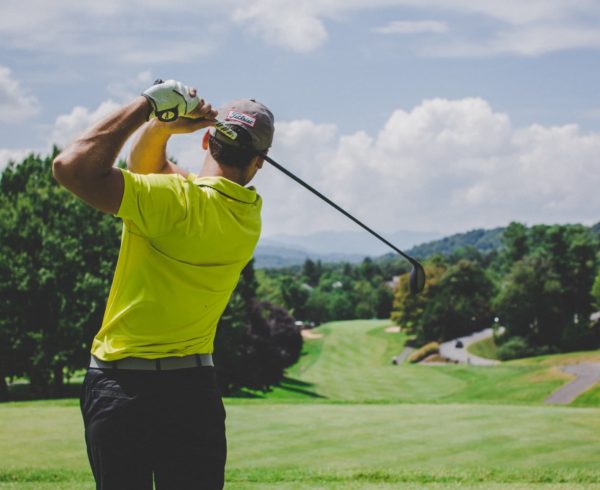 decouvrir les plus beaux golfs de la cote dazur |