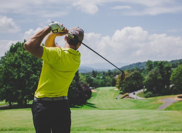 decouvrir les plus beaux golfs de la cote dazur |