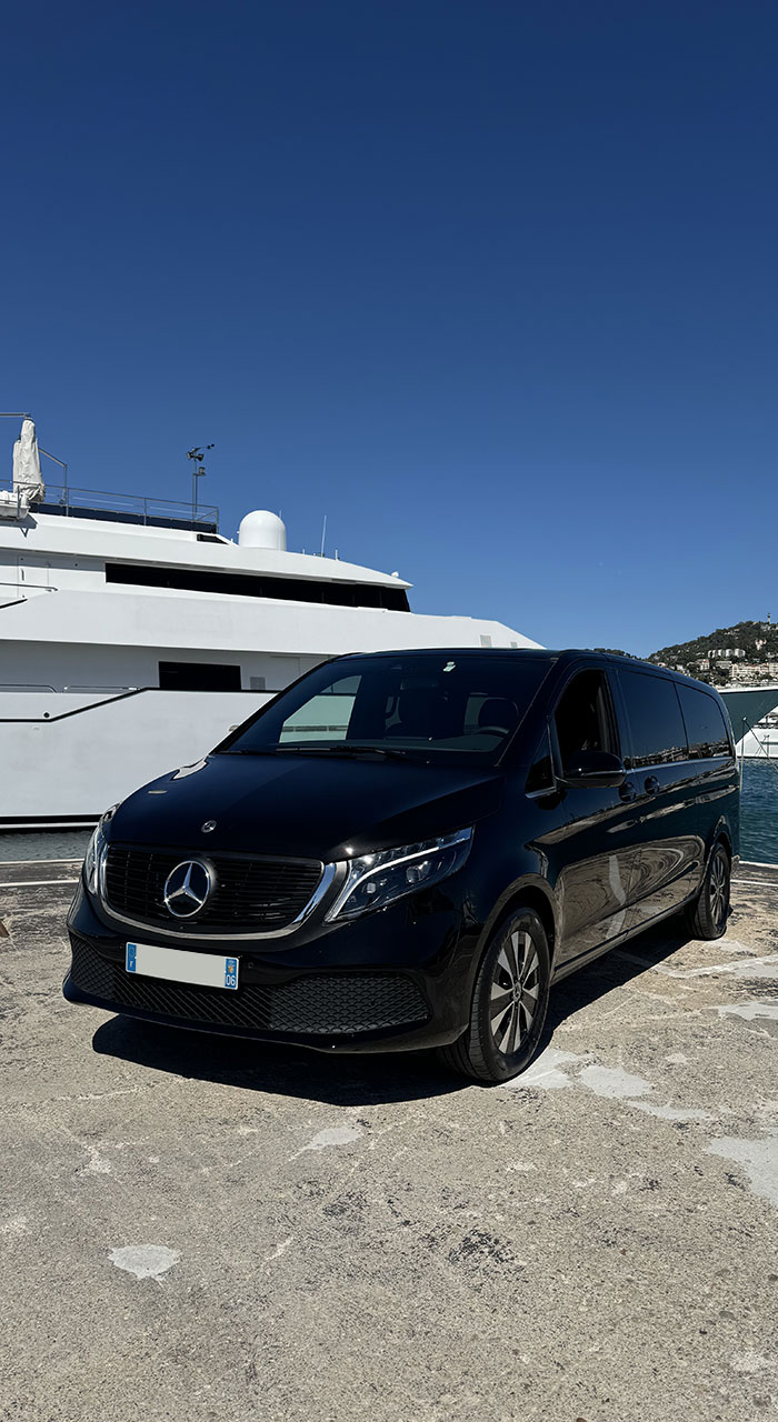 Electric Mercedes EQV 300 Minivan | Chauffeur service