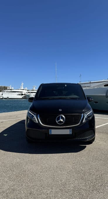 Electric Mercedes EQV 300 Minivan | Chauffeur service