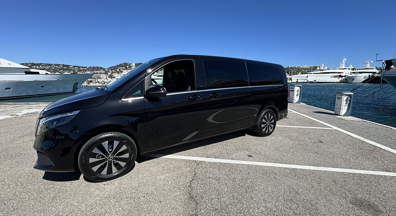 Electric Mercedes EQV 300 Minivan | Chauffeur service