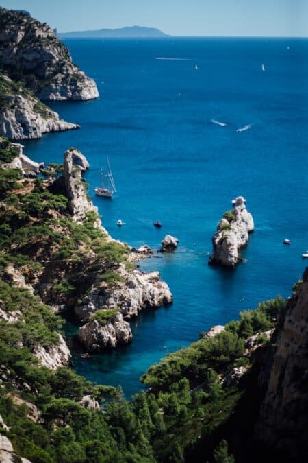 Sailing-in-the-Calanques-Advantages-of-accessing-them-by-car