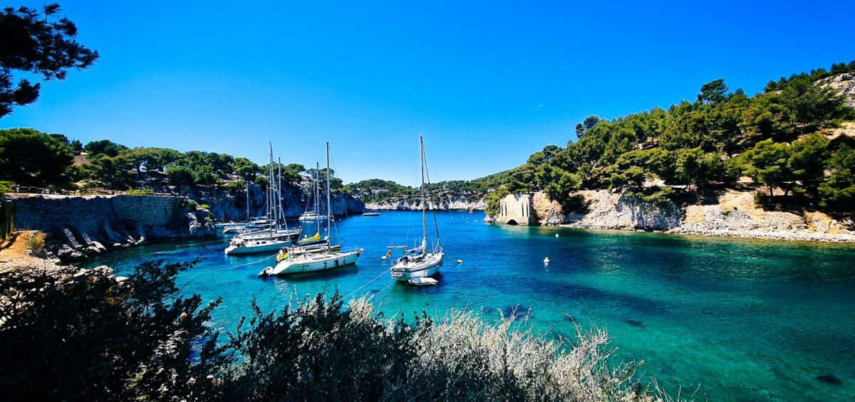 Discover-the-calanques-of-Marseille-by-car