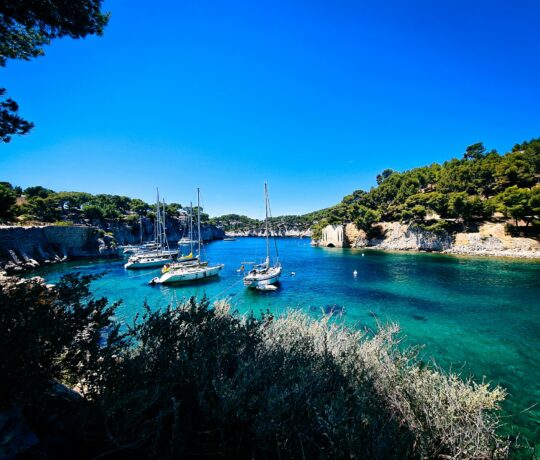 Discover-the-calanques-of-Marseille-by-car