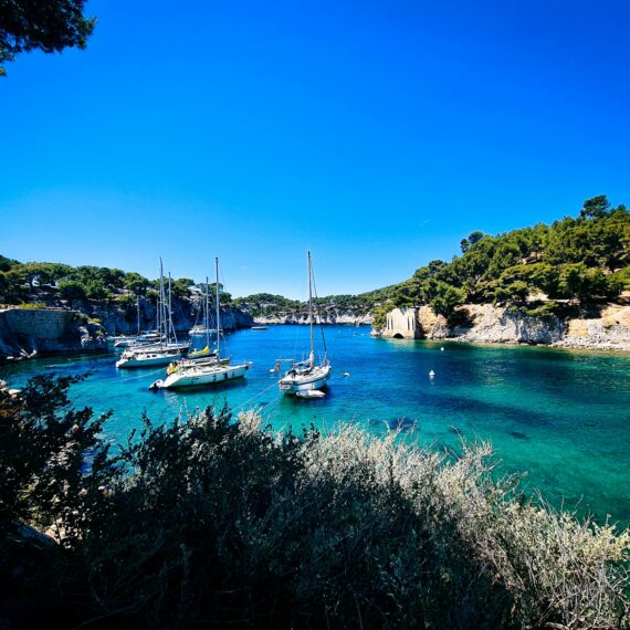 Discover-the-calanques-of-Marseille-by-car
