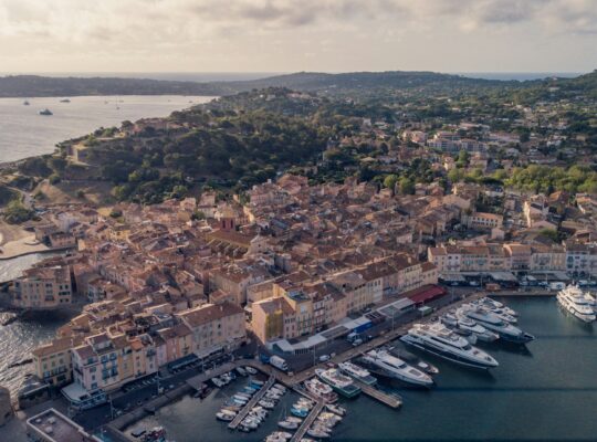 Visiting-the-port-of-Saint-Tropez