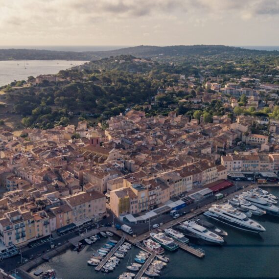 Visiting-the-port-of-Saint-Tropez