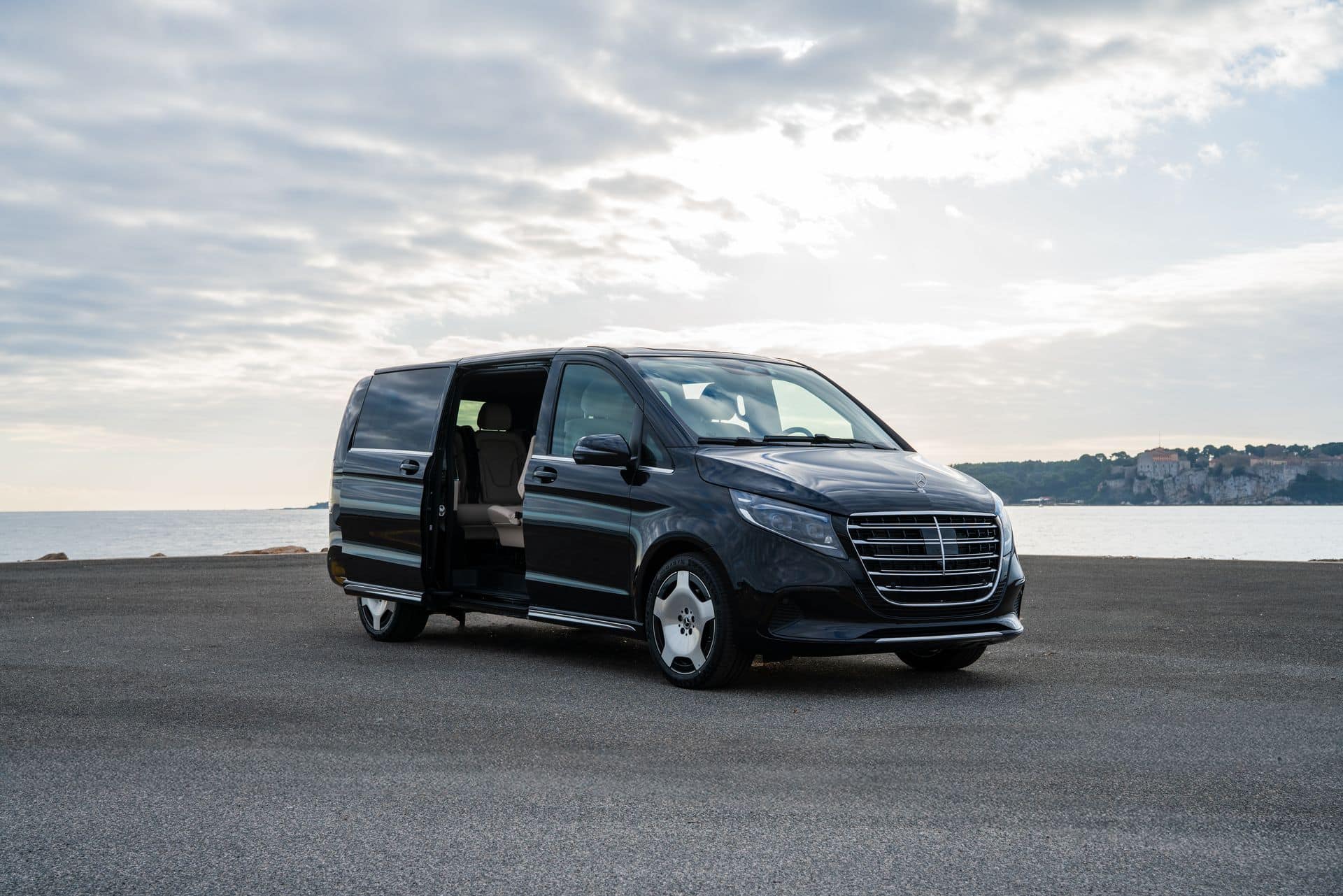 Mercedes V Class EXCLUSIVE Chauffeur Service | Kingdom Limousines