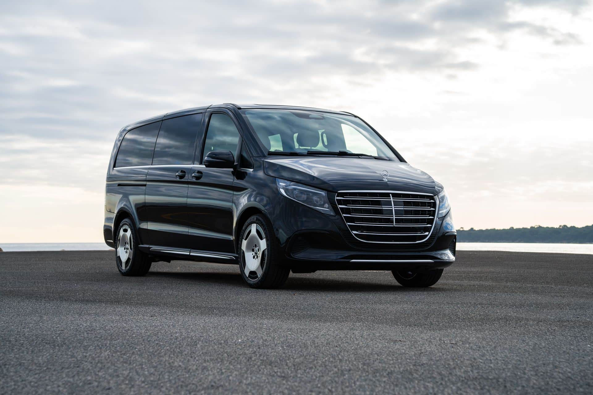 Mercedes V Class EXCLUSIVE Chauffeur Service | Kingdom Limousines