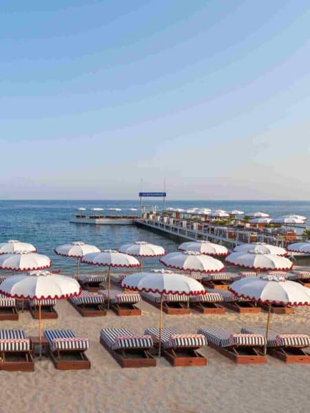 Disfrute de la playa privada de Majestic-Barrière