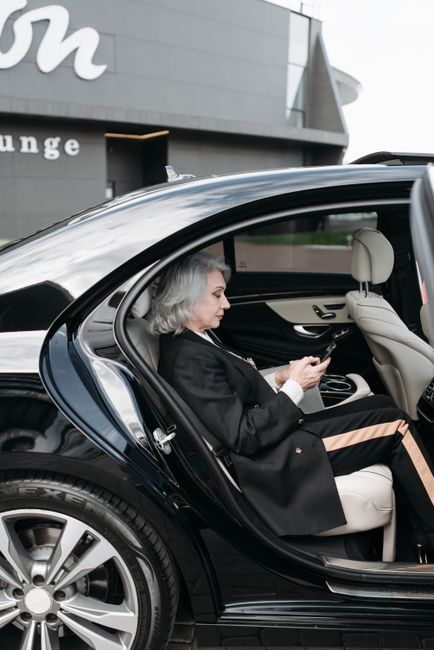 | grasse perfume tour chauffeur portrait 3 grasse perfume tour chauffeur