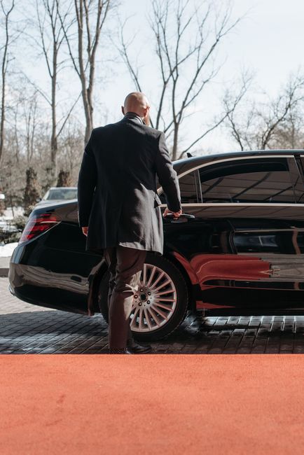 | long distance chauffeur transfer portrait 1 long-distance chauffeur transfer